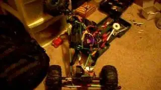 Внедорожник Rock Crawler Exeed Mad Crawler с дрельными двигателями работает потрясающе!!