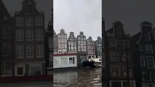 Tilted house🩶🥰Amsterdam🏚   #netherlands #amsterdam #tiltedtower #tilted #amsterdamtourist
