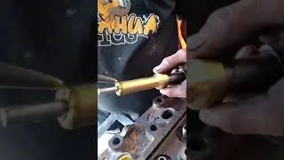 instalación de fundas Navistar 210 mecánico con sellador trabasil