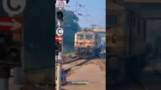 new tranding shorts new viral video #new #train #sarkarinal #shortvideos #indiantrains #shorts 📸💯