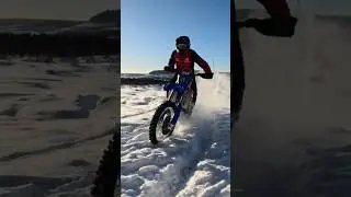 These tyres work so good in the snow! #bike #enduro #shorts