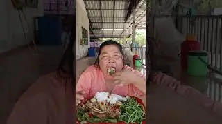 ข้าวเที่ยงส้มตำผักบุ้งลวกทอดปลาหมึกแซ่บๆ
