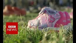 Shoes mark young US gun victims - BBC News