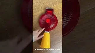 How does a Solar LED Barricade Traffic Warning Light work?