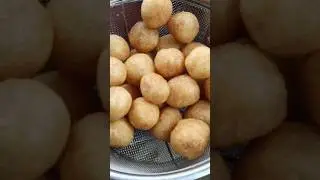 Ghanaian's Agbeli Kaklo #ghanafood #cassavaballs #cassava #ghanastreetfood #trending #viral