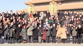 Foreign diplomats experience Spring Festival at the Palace Museum