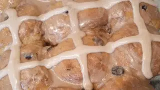 Chocolate Hot cross buns /Hot cross buns recipe /Easter bread /Bread recipe  🍞 #hotcrossbuns #bread