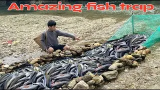 Amazing skills in using giant fishing nets.