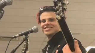 Yungblud - Don&rsquo;t Feel Like Feeling Sad Today (Live) @ Zia Records - Tempe, Arizona 9/5/22