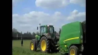 John Deere 960 baler