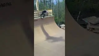 Anthony Tubbs breaking in the backyard ramp  #skateboarding #miniramp #edmonton #skateboard #park