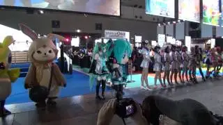 【ﾐｸﾀﾞﾖｰ】SEGAブースで着ぐるみとコンパニオン大集合【ﾐｸﾅﾉｰ】
