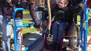 Parco Maniglio, inaugurata l'altalena per disabili #Brindisi