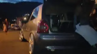 tmax20 da Panasonic , tocando no porta malas, carro rebaixado