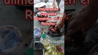 Mi mam&aacute; preparando los sagrados alimentos. #youtubeshorts #vidaderancho #comidamexicana #shorts