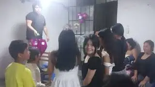 Rompe la piñata 😃 Aiko 