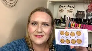 TOO FACED CHRISTMAS BAKE SHOPPE CHOCOLATE CHIP PALETTE
