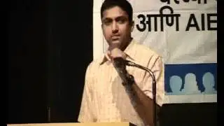 Dixit Sir guiding students about chemistry tips and tricks