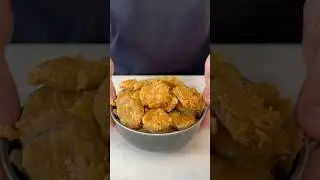 Le meilleur snack pour le Super Bowl! Des cornichons fries avec une sauce ranch!