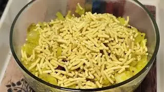 North Indian style easy poha recepie.#breakfast #food #cooking #recipe #simplepoha #delicious 