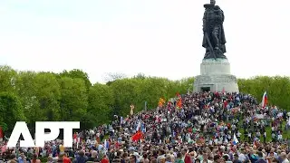 Russian Diaspora Clashes With Pro-Ukraine Protesters in Berlin | APT