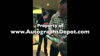 Mike Trout signing autographs in Seattle