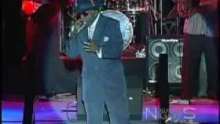 DONNELL DAVIS PERFORMS 