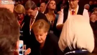 Doccia di birra gelata per Angela Merkel
