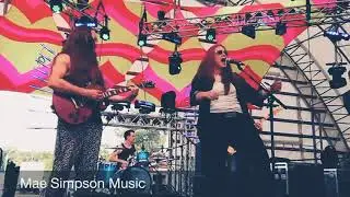 Mae Simpson live at Shangri-la