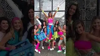MODA DECADA DE 80 ❤️💙💜🧡💛  #lookdodia #lookinspira&ccedil;ao #outfit #moda #modafeminina #fashion #shorts