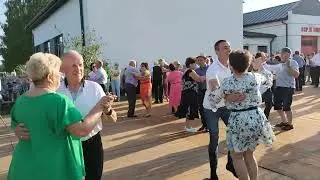 Zabawa w Wirze 04.05.2024 oberek z kapela Aleksandra Wąsika i J&oacute;zefem Pańczakiem