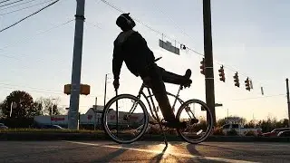 The &ldquo;Bike Guy&rdquo; brings smiles to commuters stuck in traffic
