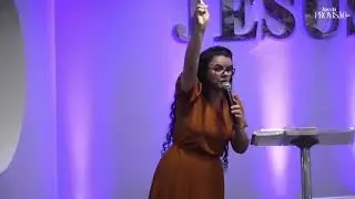 Cantora Missionária Losangela Rodrigues (AD Central em Foz do Iguaçu )