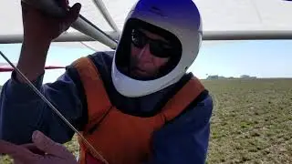 Hang glider student pilots in Training