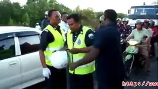 Orang India marah polis