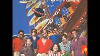 SKYY-Freak Outta