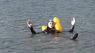 How does an automatic life jacket work?