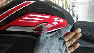 Modifikasi Honda New CB150R StreetFire pasang striping list sticker murah meriah