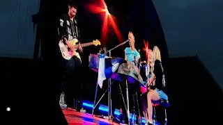 Coldplay - Magic [Chris & Guy, Request song with fans] (Live) - Helsinki 28.7.2024 Finland