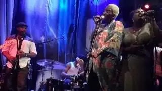 Liv Warfield & Blackbird feat. The NPG Hornz :  I Didn't Mean To Turn You On (Live @ Paris))