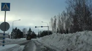Kevättä pukkaa. Katujen lumivalleista näkyy kuluneen talven runsaslumisuus