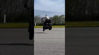 shuffle + 360&deg; stoppie + wheelie