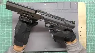 ACTION ARMY AAP-01C ASSASSIN + TOKYO MARUI MICRO LIGHT CQX Attaching