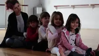DANÇA CRIATIVA PARA MENINOS E MENINAS / Sala Crisantempo