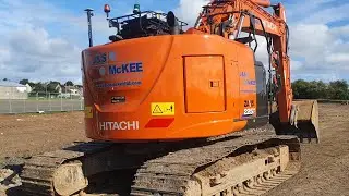 #Hitachi 225.... MUCK AWAY, TOPSOIL IN 🌱