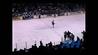 CHL Dec. 6, 1994 Wichita Thunder v Memphis Riverkings (R) Greg Neish v Darren Miciak (almost)