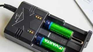 Универсальное зарядное устройство Skilhunt M2