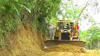 D6R XL Bulldozer Works Smooth and Durable Roads in Mountain Plantations