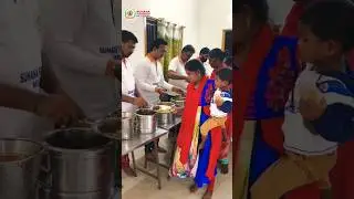 Poor people eating food 💯🙏 Poor people food | Poor helping video | Food donation shorts #shorts