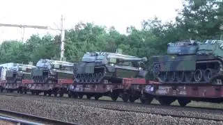 BB 75436 et BB 75453 avec un train militaire